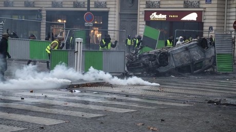 Scènes de chaos à Paris : la manifestation des Gilets jaunes s'achève après les heurts (EN CONTINU)