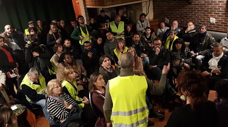 Au cœur d'une assemblée générale de Gilets jaunes à Montreuil (REPORTAGE)