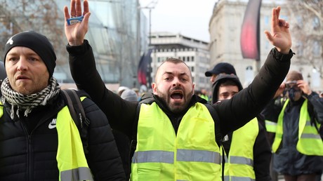 Peur d'une contagion ? L'Egypte restreint la vente de gilets jaunes