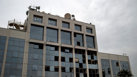 «Attentat contre la démocratie» en Grèce : une bombe explose devant le siège d'un groupe de médias