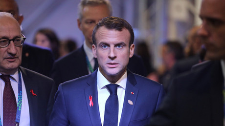 «Il ne sort plus sans se maquiller tellement il est marqué» : Macron ébranlé par les Gilets jaunes