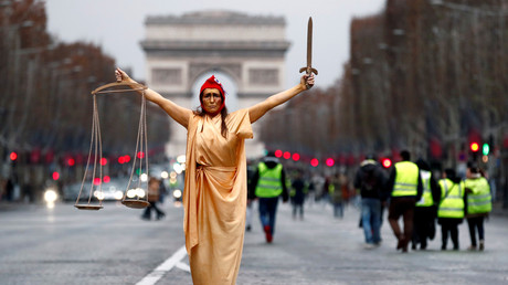 Lors de l'acte 6 des Gilets jaunes à Paris, une femme se présente en Marianne, symbole de la République française (image d'illustration).