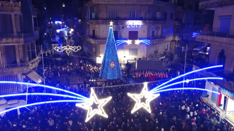 Syrie : Alep, illuminée, célèbre Noël après des années de guerre (IMAGES)
