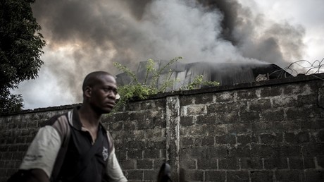 Un entrepôt de la Commission électorale nationale indépendante (CENI) est victime d'un incendie criminel 13 décembre 2018 à Kinshasa. 