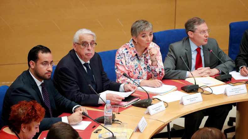 Passeports de Benalla : la commission des lois du Sénat somme l'Elysée de s'expliquer