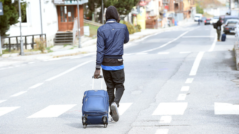 Immigrés clandestins : la France met le paquet sur l'aide au retour volontaire et à la réinsertion