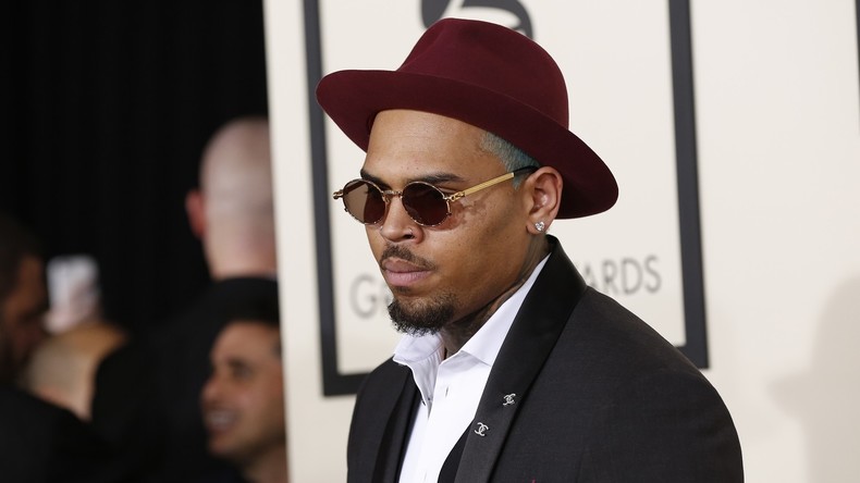 Accusé de viol, le chanteur américain Chris Brown placé en garde à vue à Paris