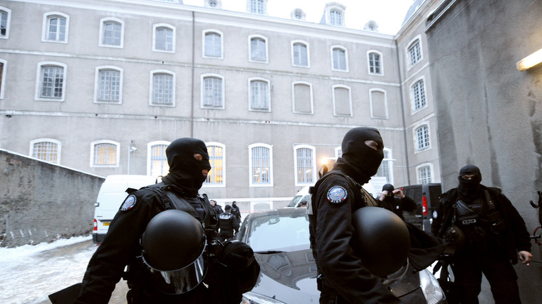 Tarascon : un détenu s'évade à son arrivée au tribunal grâce à un commando «lourdement armé»