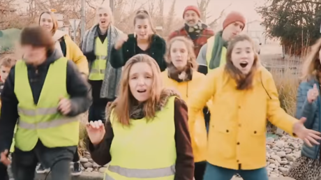 «C'est l'ENA, Rothschild, Bercy, les gentils» : le nouvel hymne ironique des Gilets jaunes (VIDEO)