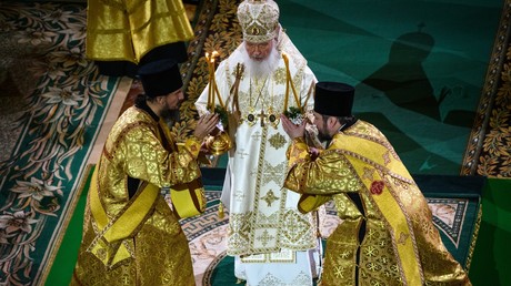 Le patriarche russe Kirill célèbre la messe de Noël à la cathédrale du Christ-Sauveur à Moscou, le 6 janvier 2019.