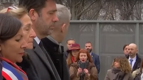 Castaner apostrophé en plein hommage aux victimes de l'attentat de Charlie Hebdo (VIDEO)