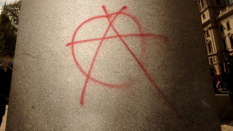 Gilets jaunes : quand un sociologue associe le symbole de l'anarchisme à l'«extrême droite» (VIDEO)