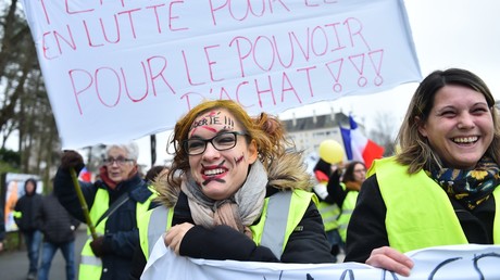 Le Mans, Perpignan, Toulouse... Les femmes Gilets jaunes prolongent la mobilisation (IMAGES)