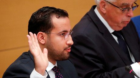 Révélations : Benalla aurait quitté l'Elysée avec un quatrième passeport et un téléphone crypté