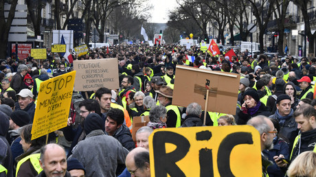 Revendications des Gilets jaunes, Grand débat national, médias... RT France au cœur de l'acte 10