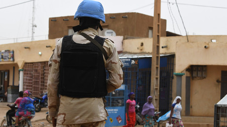 Un Casque bleu patrouille dans les rues de Gao, au nord-est du Mali, le 3 août 2018 (image d'illustration). 