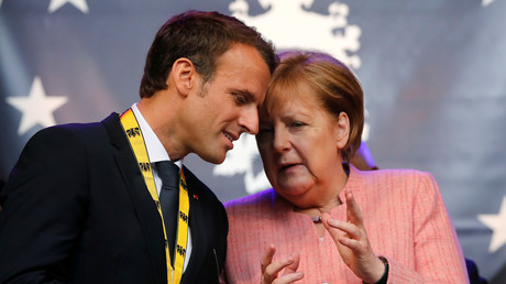 Aix-la-Chapelle : Macron signe avec Merkel un traité franco-allemand décrié par l'opposition