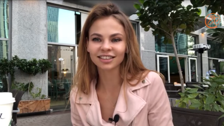 Lanceur d'alerte anti-Trump ou proxénète : qui est l'escort-girl biélorusse Nastia Rybka ?