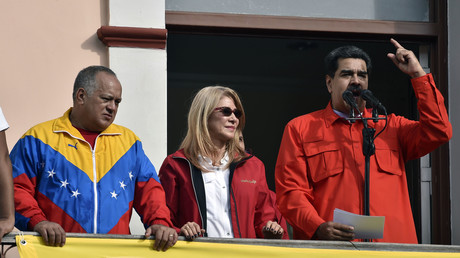Nicolas Maduro au balcon du palais présidentiel le 23 janvier.