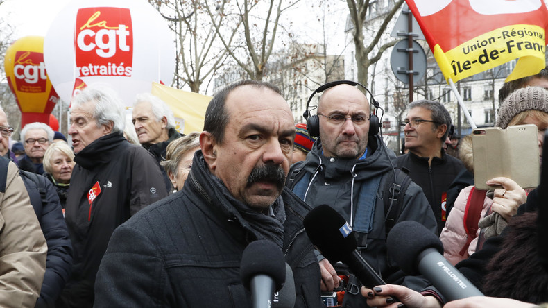 Blocage à Rungis et début d'une grève à l'appel des syndicats et de certains Gilets jaunes (IMAGES)