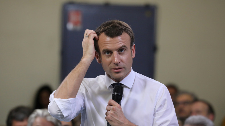 Des Gilets jaunes attendent Emmanuel Macron à Autun (IMAGES) 