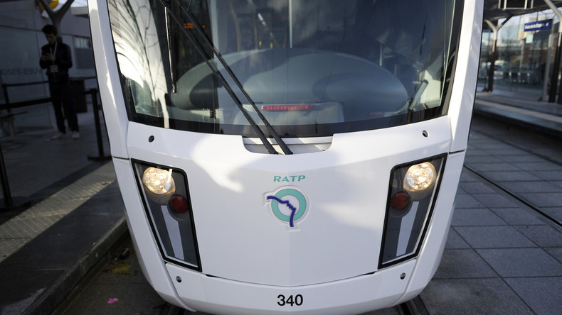 Le déraillement d'un tramway à Issy-les-Moulineaux fait plusieurs blessés (IMAGES)