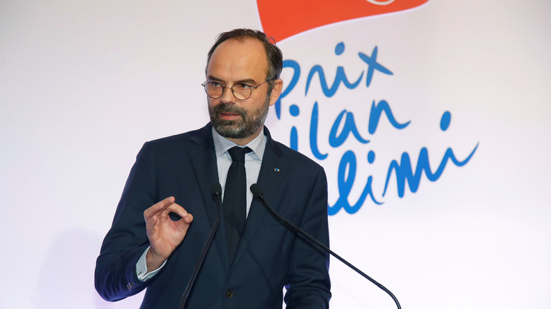 «Explosif» : Edouard Philippe évoque des «contreparties» aux aides sociales 