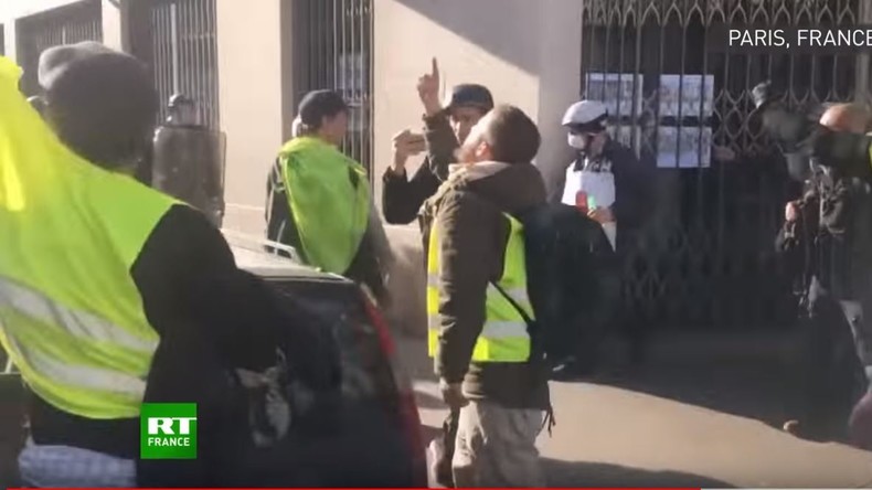 Injures envers Alain Finkielkraut : un homme placé en garde à vue 