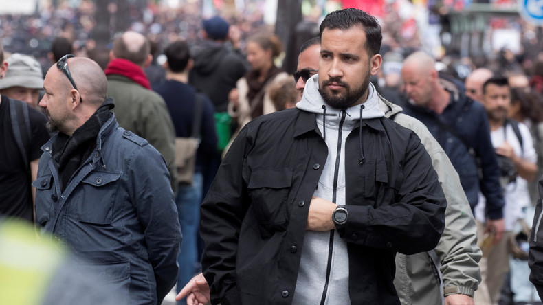 Bourde au TGI ? Mis dans un box commun, Benalla et Crase auraient échangé pendant une heure