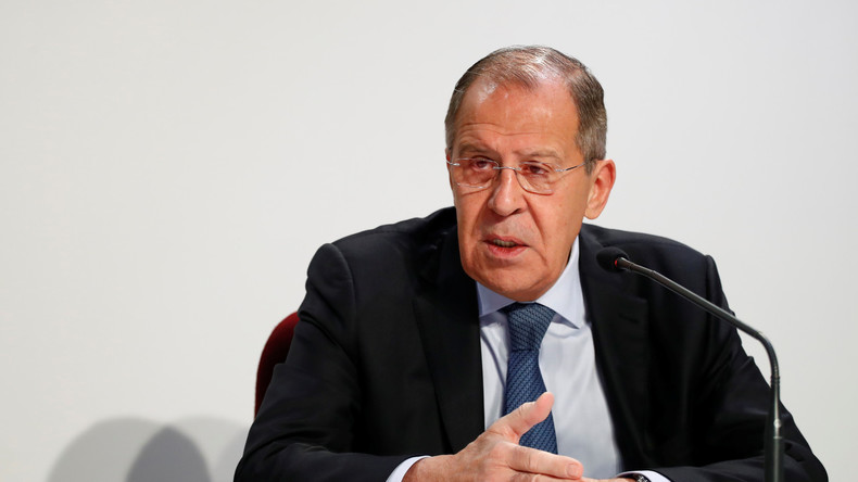 «Une loi qui impose de tenir sa langue comme la France l'entend» : Lavrov sur la loi anti-fake news