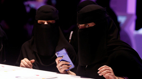 Arabie saoudite : une appli aide les hommes à empêcher les femmes sous leur tutelle de fuir le pays