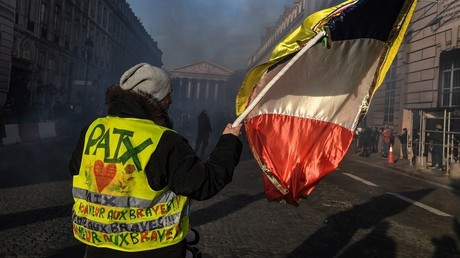 Gilets jaunes et CGT défilent côte à côte partout en France (IMAGES)