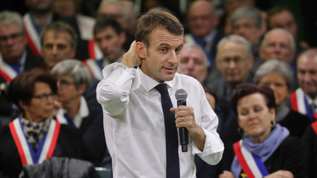 Emmanuel Macron face à 600 maires de France à Grand-Bourgtheroulde, le 15 janvier.