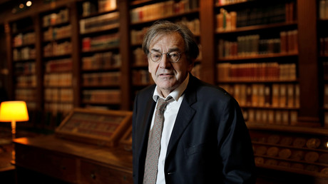 Le philosophe et académicien Alain Finkielkraut à la bibliothèque de l'Institut de France, le 1er décembre 2016 (image d'illustration). 