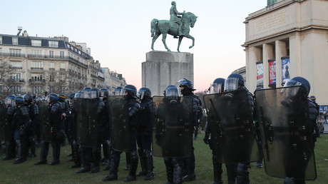 «Des bombes d’excréments» : un syndicat policier dénonce «des actes prémédités» pendant l'acte 15