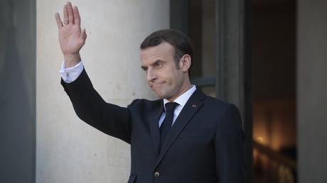 Gilets jaunes: pour Macron, quand on va «dans des manifestations violentes, on est complice du pire»