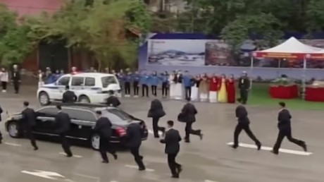 A Hanoï, la spectaculaire escorte de Kim Jong-un est de retour (VIDEO)