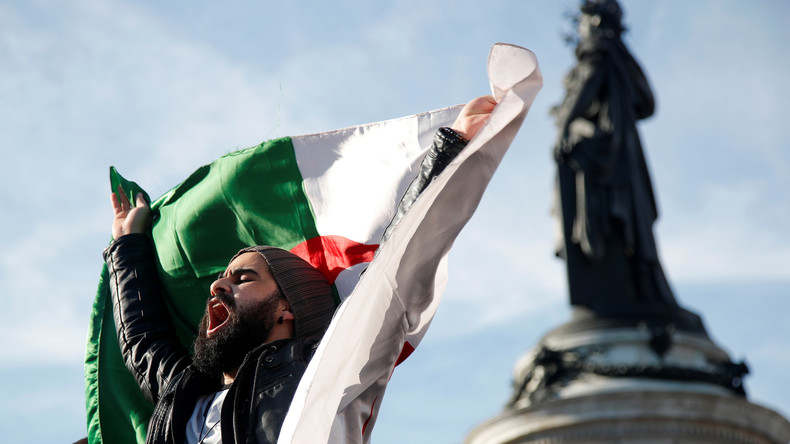 Paris : forte mobilisation contre un cinquième mandat d'Abdelaziz Bouteflika (IMAGES)