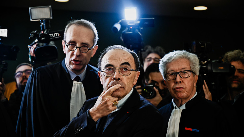 Le cardinal Barbarin condamné à six mois de prison, ses avocats vont faire appel
