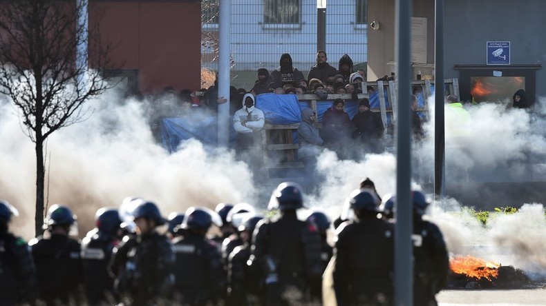 Les forces de l'ordre interviennent pour lever le blocage de la prison d'Alençon-Condé-sur-Sarthe