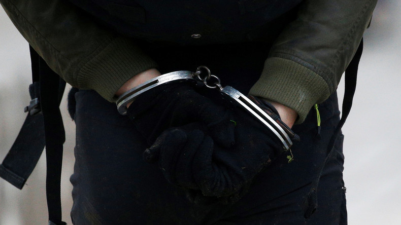 Acte 17 des Gilets jaunes : voulant échapper aux forces de l'ordre, il se jette à l'eau (VIDEOS)