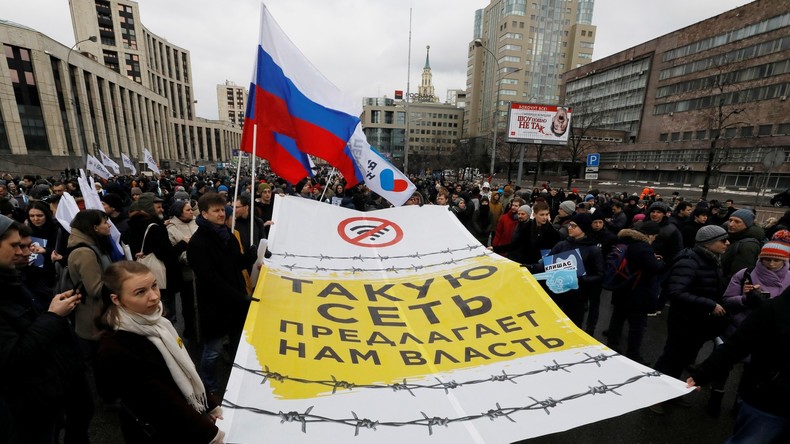 Après des manifestations, le Kremlin défend sa loi pour un Internet souverain