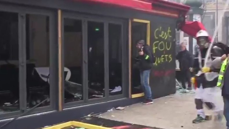 Le Fouquet's saccagé et de nombreuses enseignes dégradées sur les Champs-Elysées (VIDEOS)