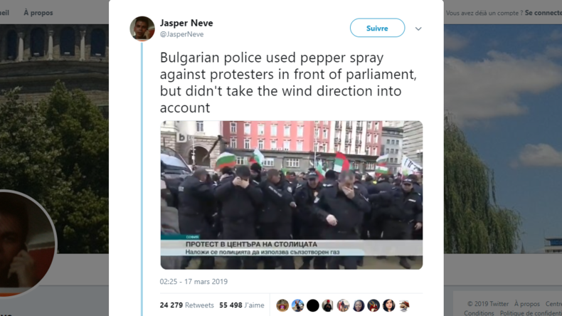 Piégé par le vent : un policier bulgare asperge ses collègues de gaz lacrymogène (VIDEO)