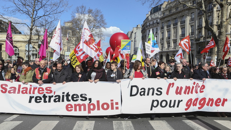 Grèves et manifestations à Paris et dans toute la France à l'appel de plusieurs syndicats (IMAGES)