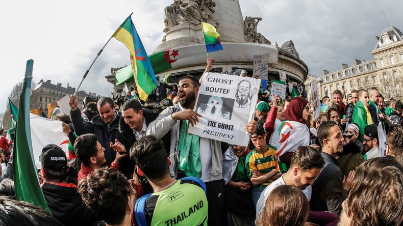 A Paris, les anti-Bouteflika maintiennent la pression sur le pouvoir (IMAGES)