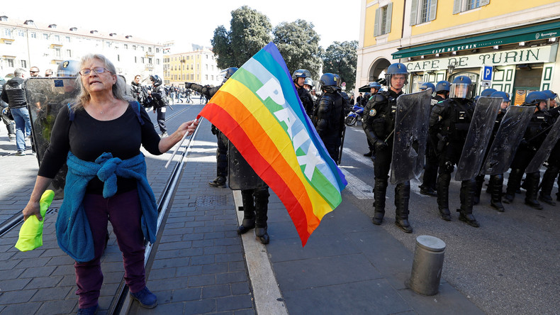 Gilets jaunes : Geneviève Legay a bien été poussée par un policier, selon le procureur de Nice