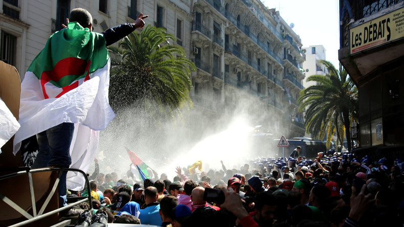 Manifestation en Algérie : un faux procès public règle son compte au pouvoir (VIDEO)