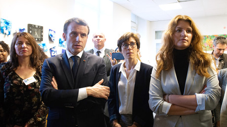 Emmanuel Macron et Marlène Schiappa, lors du Grand débat national à Bordeaux, le 28 février 2019. 