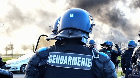 Acte 17 des Gilets jaunes : un gendarme confie enlever son matricule «sur ordre de la hiérarchie»